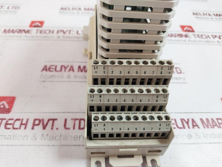 Abb Do810 Digital Output Module Compact 3Bse013230R1 24V 0.5A Sb05410349