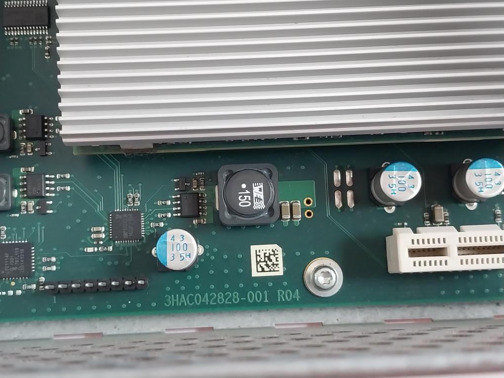 Abb Dsqc1000 Robot Computer Unit 3Hac042766-001 24Vdc 0.30A Rev No: 05