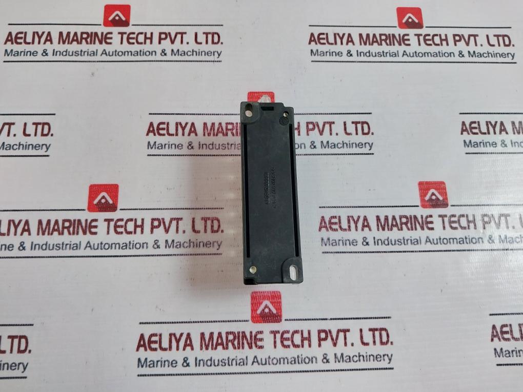 ABB GCE7102409 P0102 Single Throw Momentary Switch 10A 660V~