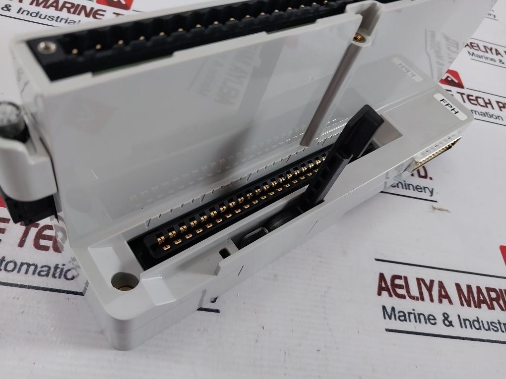 Abb Hbs01-fph Horizontal Row Mount Base For Single Module Rev: D