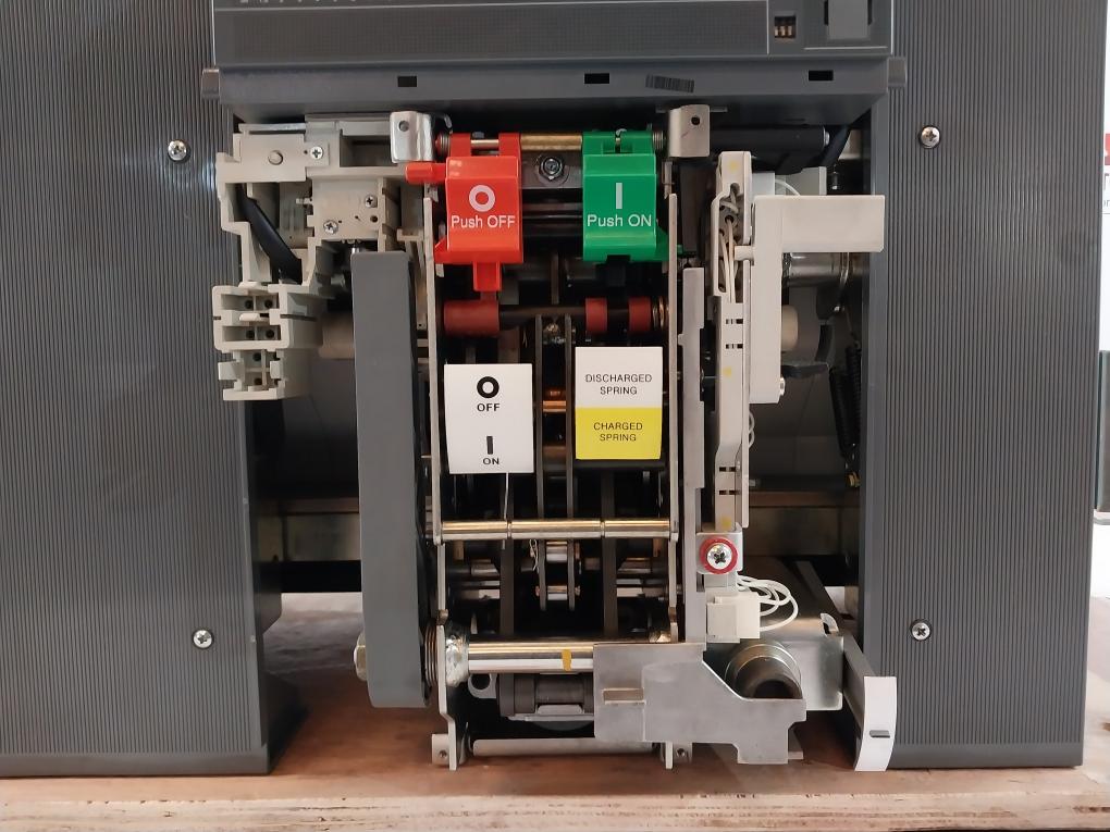 Abb Sace E4S 40 4000A Air Circuit Breaker Ld165018/802 50-60Hz Cb36102442 400Vac