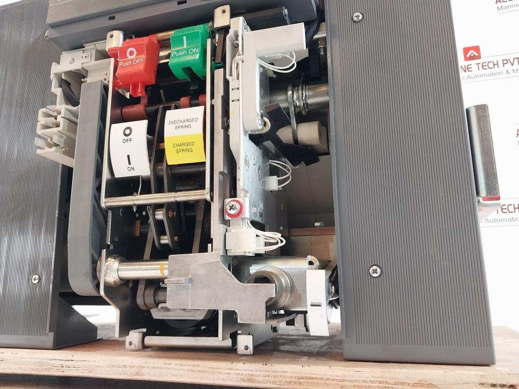 Abb Sace E4S 40 4000A Air Circuit Breaker Ld165018/802 50-60Hz Cb36102442 400Vac