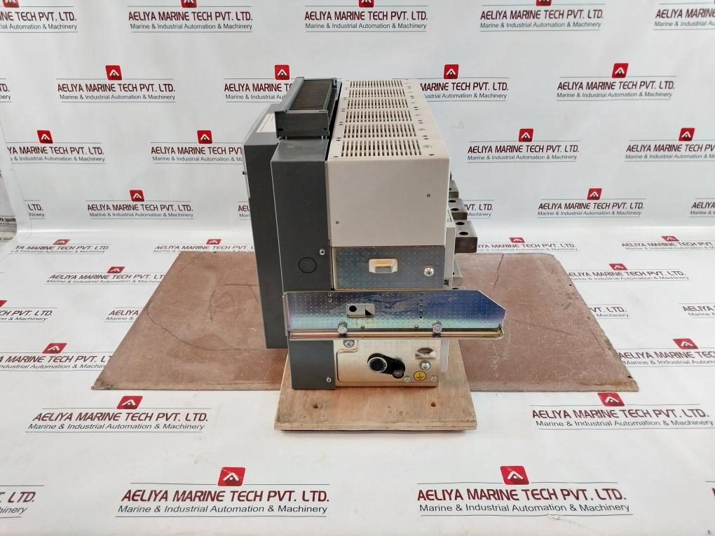 Abb Sace E4S 40 4000A Air Circuit Breaker Ld165018/802 50-60Hz Cb36102442 400Vac