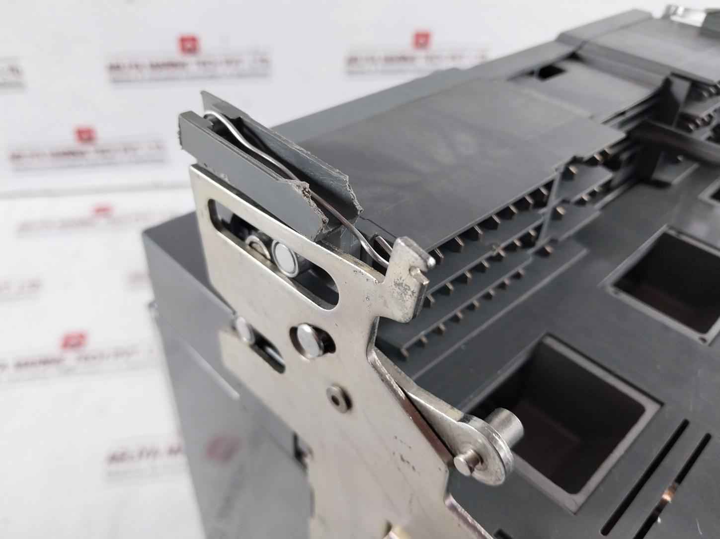 Abb Sace Emax 2 Low Voltage Circuit Breaker 220–250V Ac/Dc 800A ~50-60Hz