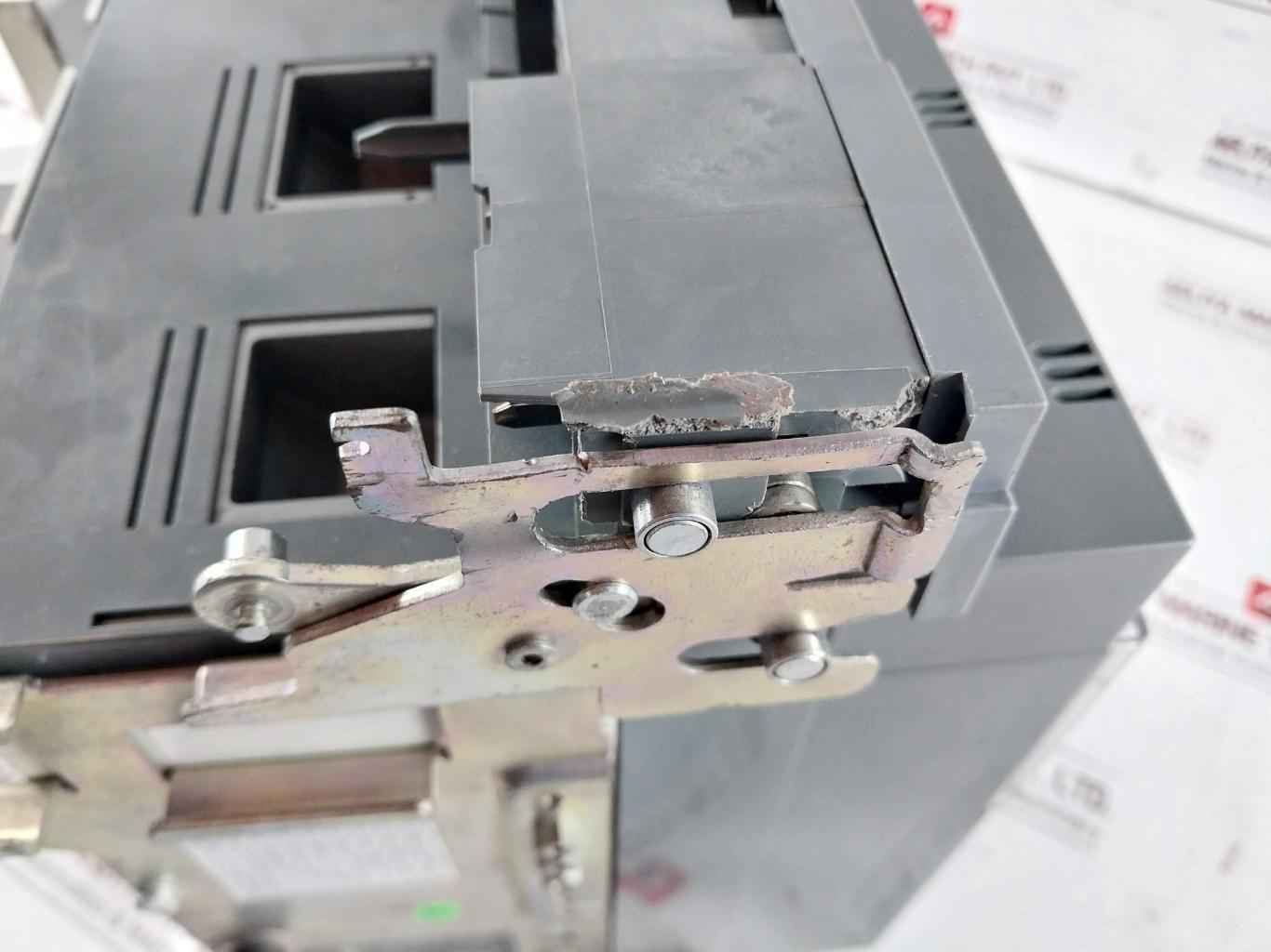 Abb Sace Emax 2 Low Voltage Circuit Breaker 220–250V Ac/Dc 800A ~50-60Hz