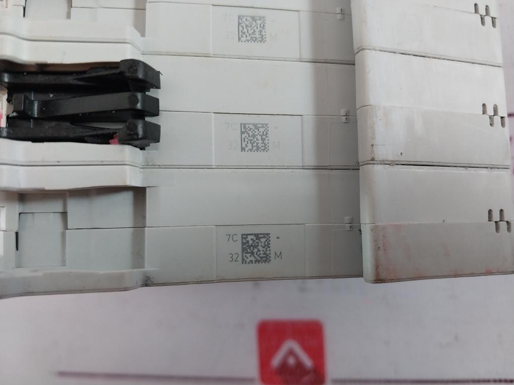 Abb Sb204M Circuit Breaker 457V Ac 120V Dc 10000/3 C32 Cm/L-4459776