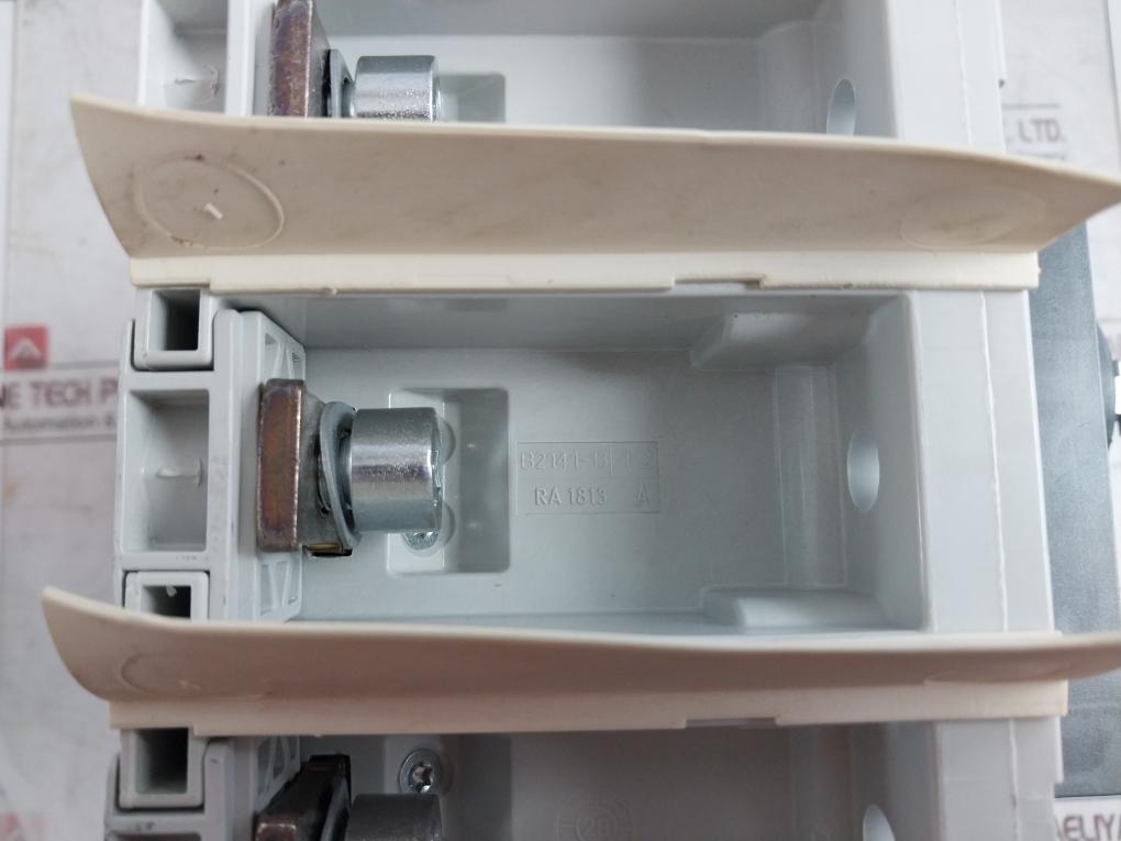 Abb T5H-d 400 3 Pole Unit Circuit Breaker Sace 600V-50/60Hz 1Sda55018R1 275Lb-in