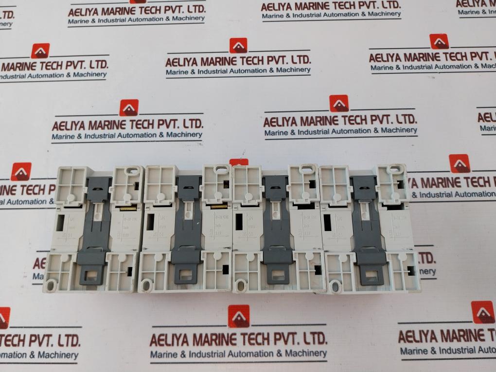 ABB XM06B5-K12.0,XK08F1-A3.0,XC08L1-D4.0, 4 Analog Output Module