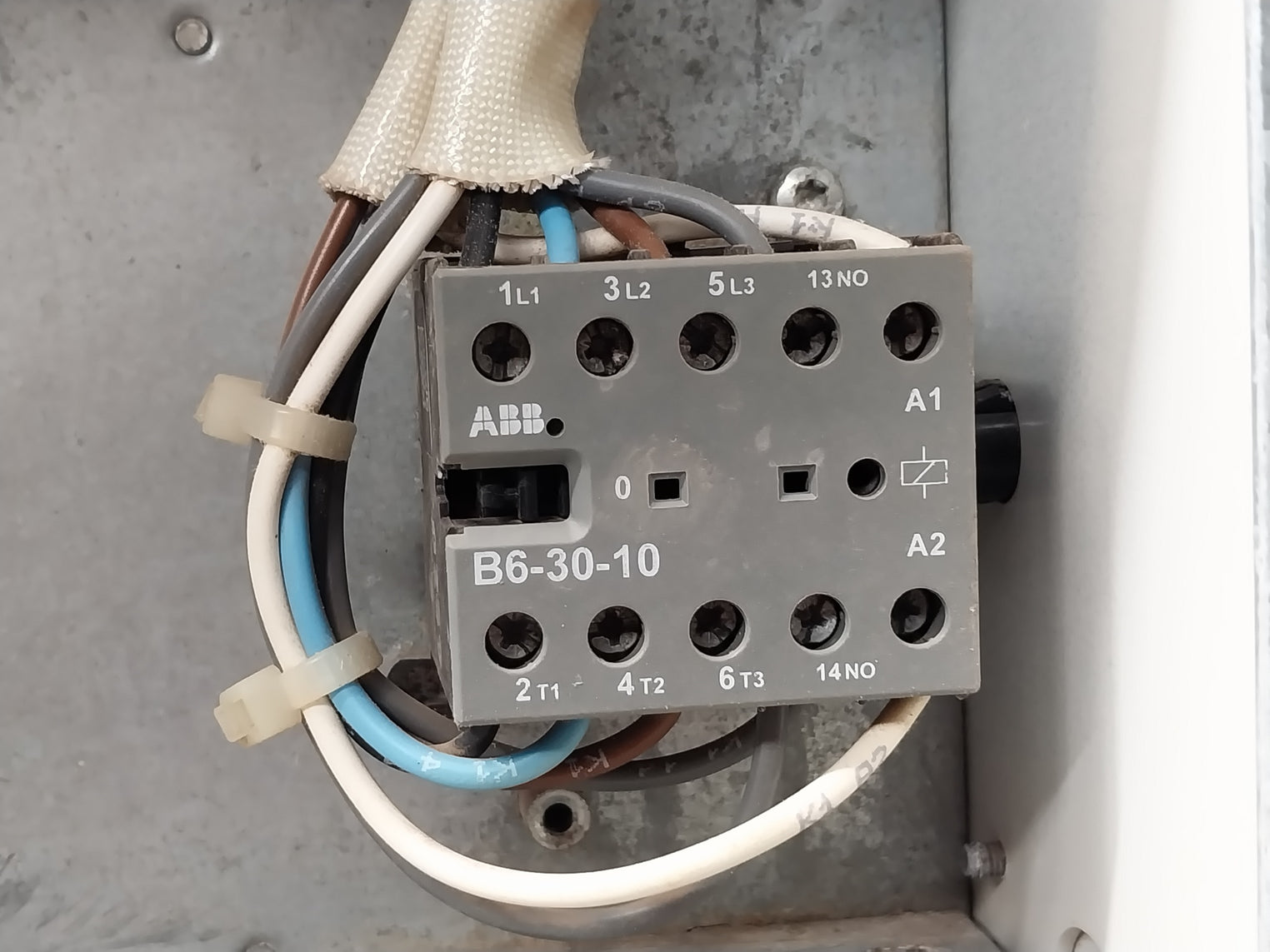 Abb Acs800-104-0580-7+E205+V991 Inverter Drive Module 68685192 Ip00 709–976 Vdc