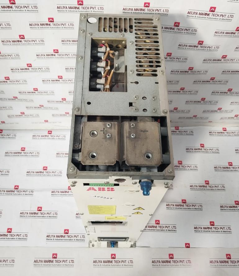 Abb Acs800-104Lc-0700-7+E205+Q950 Inverter Drive 68606039 525-690 Vac 480 A