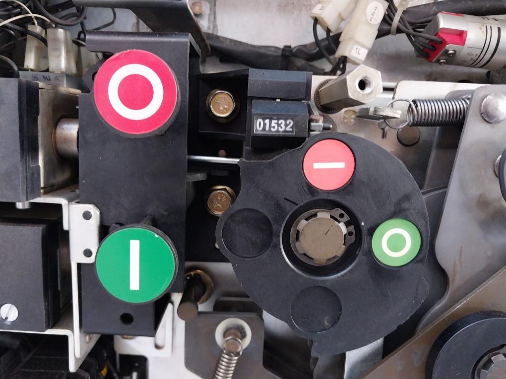 Abb Hd4/W 12.06.32 Circuit-breaker 50/60 Hz