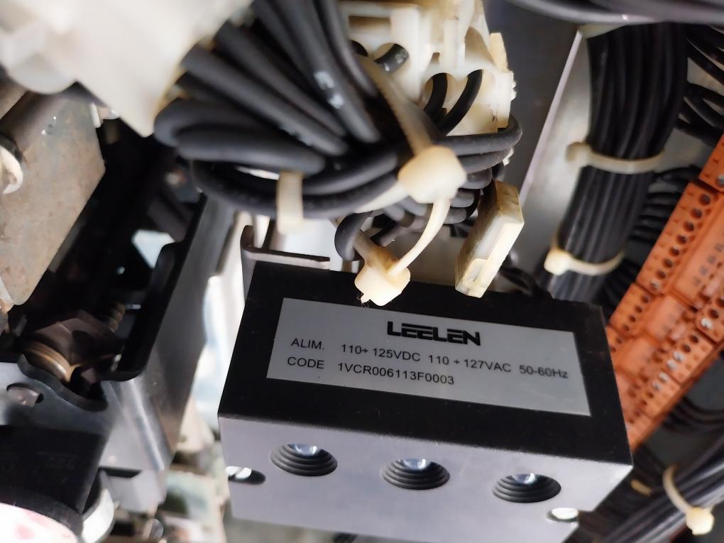 Abb Hd4/ 12.12.32 Mv Circuit Breaker Sf6 Medium Voltage Gas Insulation