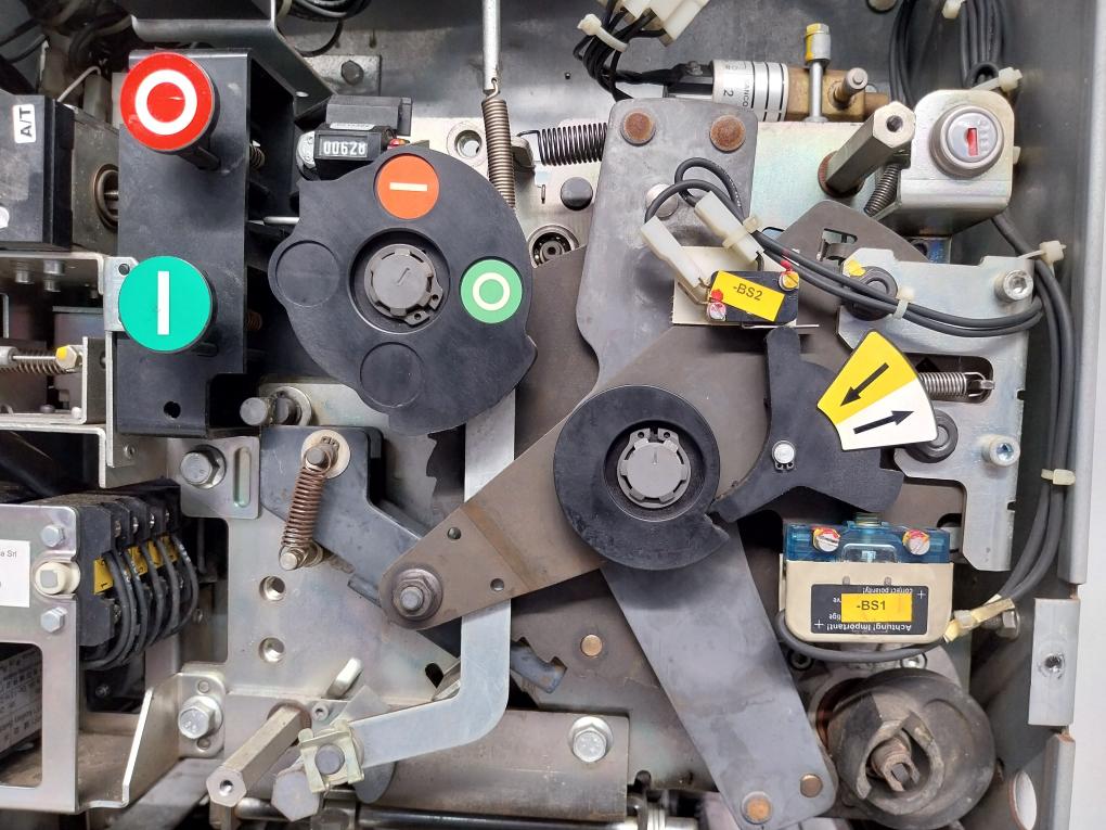 Abb Hd4/ 12.12.32 Mv Circuit Breaker Sf6 Medium Voltage Gas Insulation