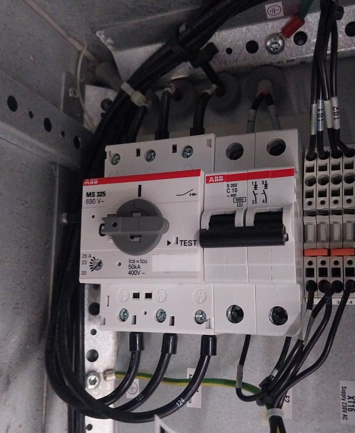Abb Irc5 M2004 Single Cabinet Controller 3X400V 50-60Hz 12A Ip54
