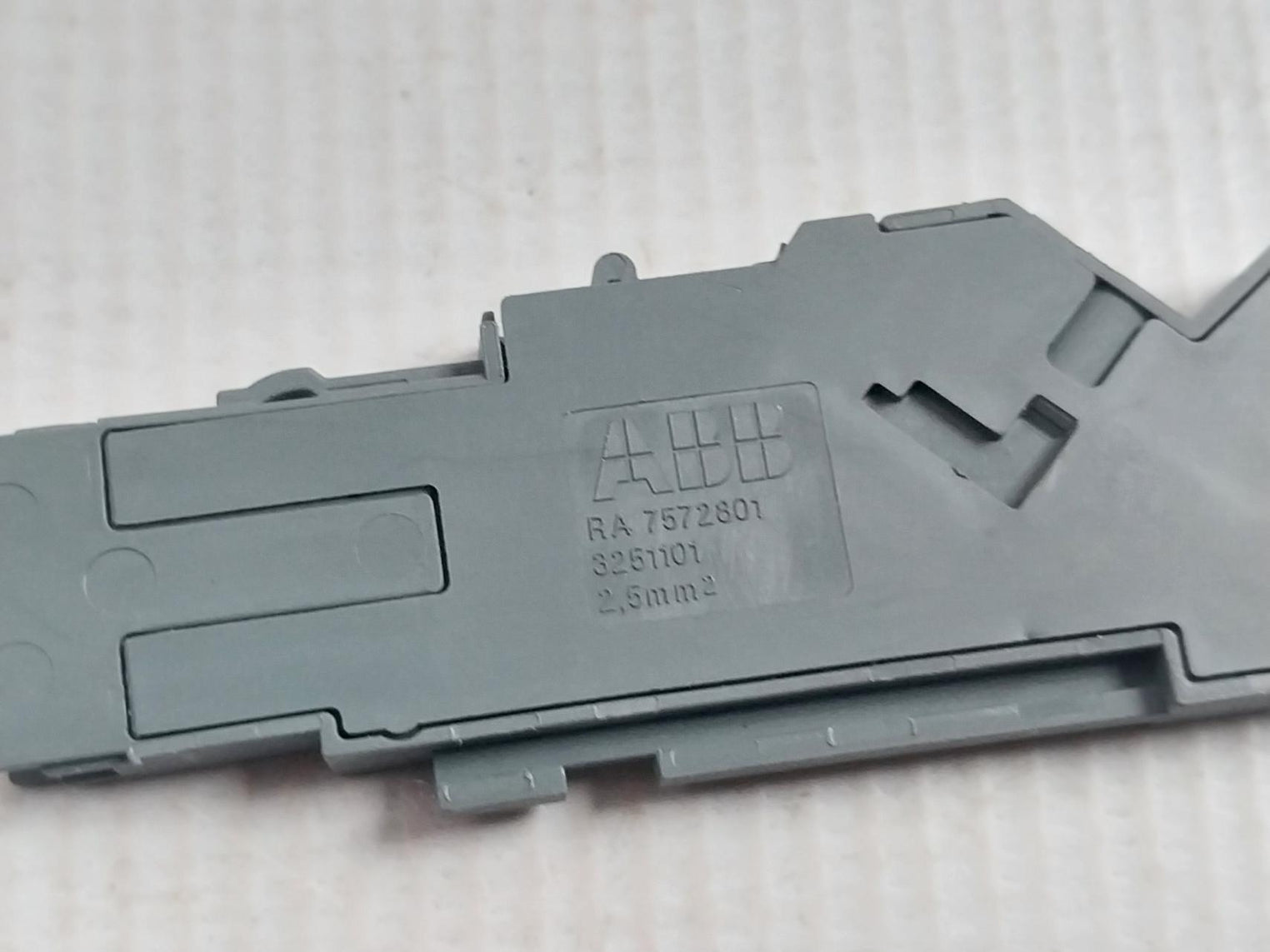 Abb Ra 7572801 Terminal Block