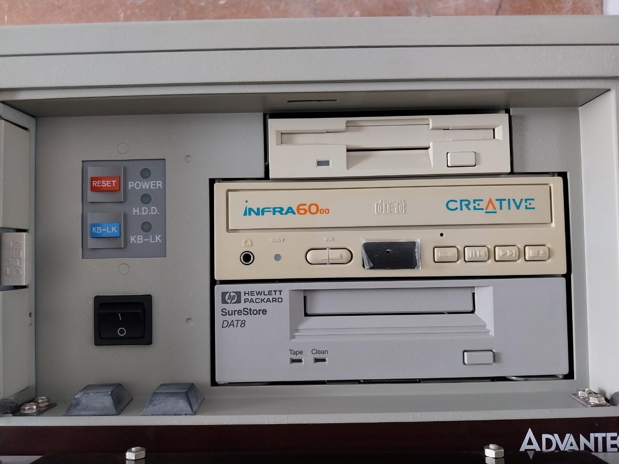 Advantech Ipc-610P/260 Industrial Computer Cpu 100-120V~/200-240V