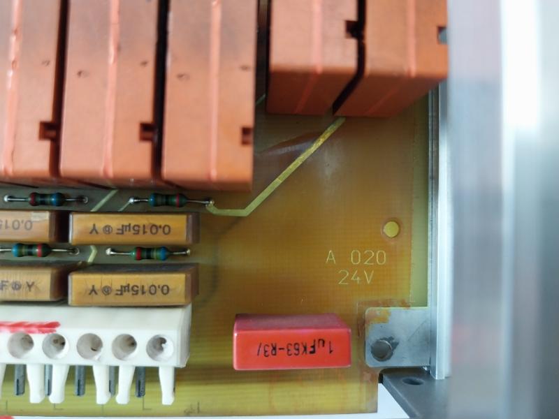 Aeg Modicon A020 Plus Plc Extension Unit 211880.00 24V 7628-042.219763.00