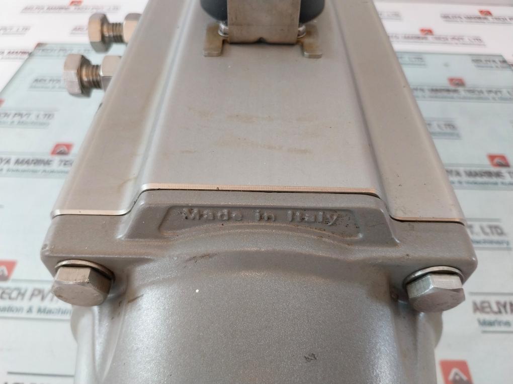 Air Torque DR00450U AZL Pneumatic Actuator W/ NBN4-F25-E8-V1 Proximity Sensor