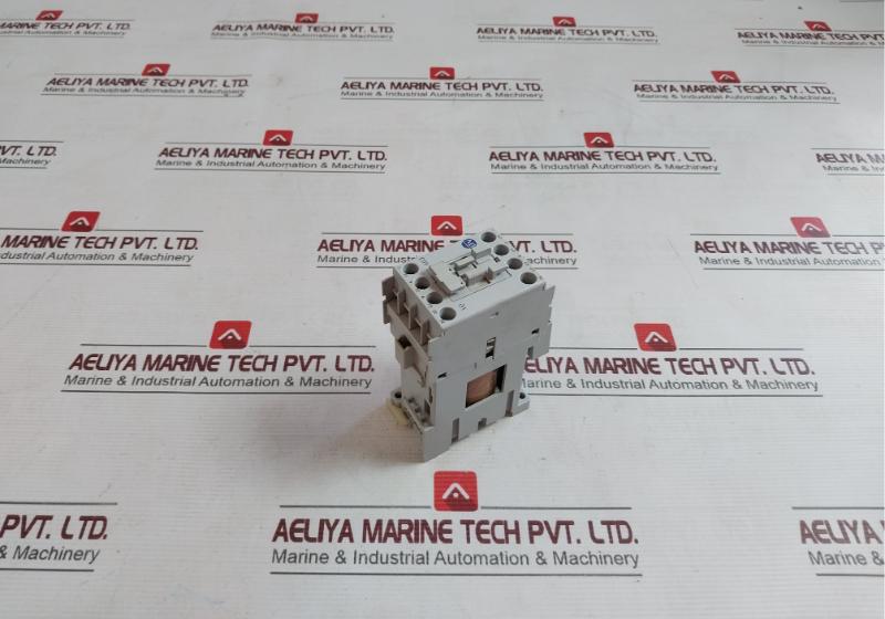 Allen-bradley 100-c09Z*01 Ser A Contactor 60947-4-1/-5-1 8Kv Ac-1 690V 32A 600V