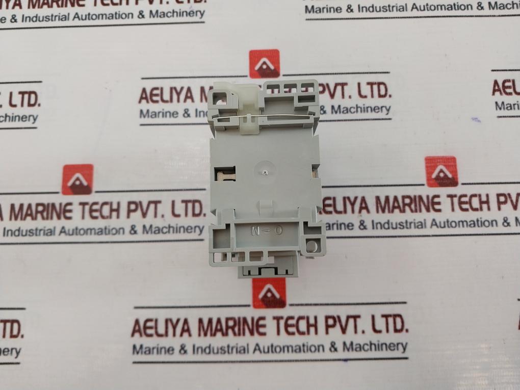 Allen-bradley 100-c16*10 Contactor 70323701 24V 50/60 Hz