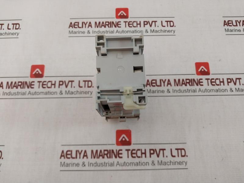 Allen-bradley 100-c23Z*10 Ser: C Contactor 600Vac 30A 24V Dc