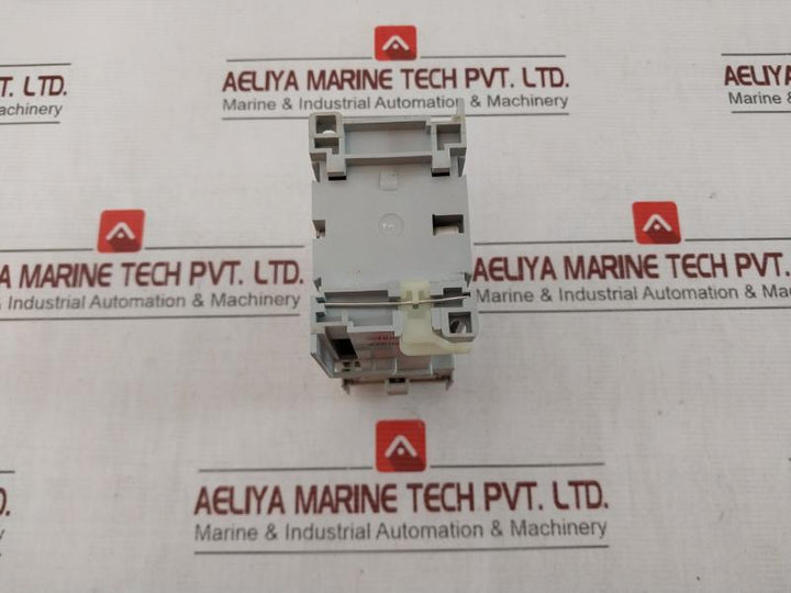 Allen-bradley 100-c23Z*10 Ser: C Contactor 600Vac 30A 24V Dc