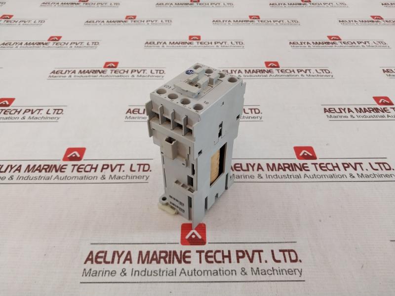 Allen-bradley 100-c23Z*10 Ser: C Contactor 600Vac 30A 24V Dc