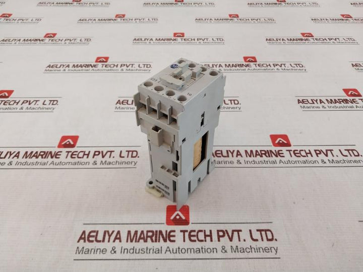 Allen-bradley 100-c23Z*10 Ser: C Contactor 600Vac 30A 24V Dc