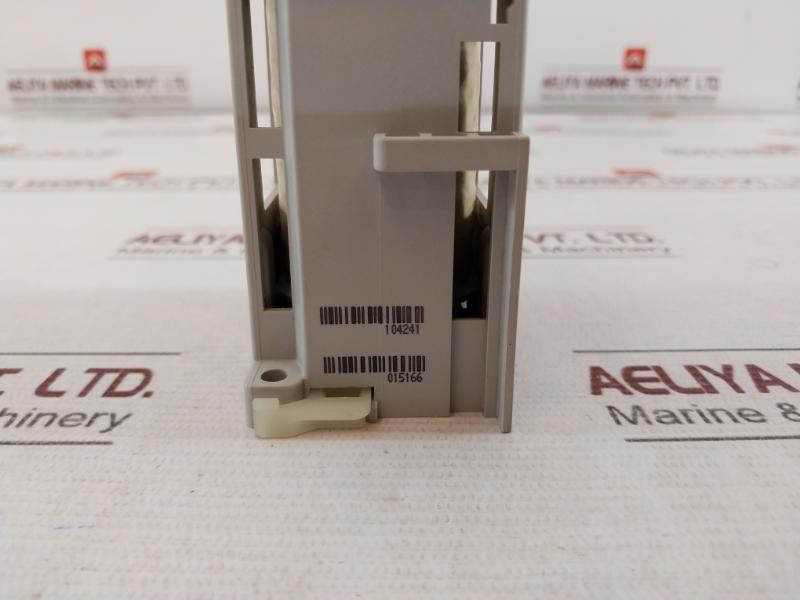 Allen-bradley 100-c23Z*10 Ser: C Contactor 600Vac 30A 24V Dc