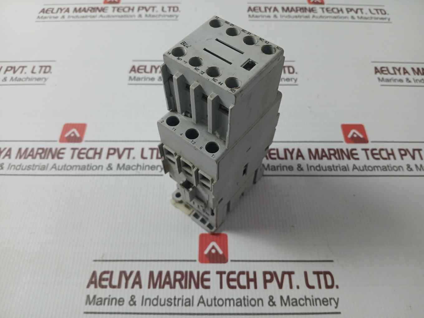 Allen-bradley 100-c30*00 Iec Contactor With 100-f Auxiliary Contact Block
