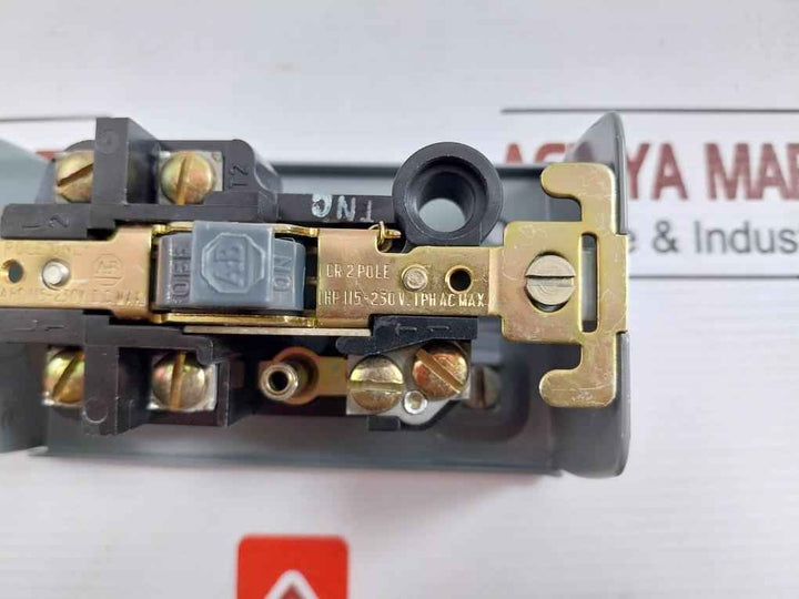 Allen-bradley 600-tax5 Manual Starting Toggle Switch