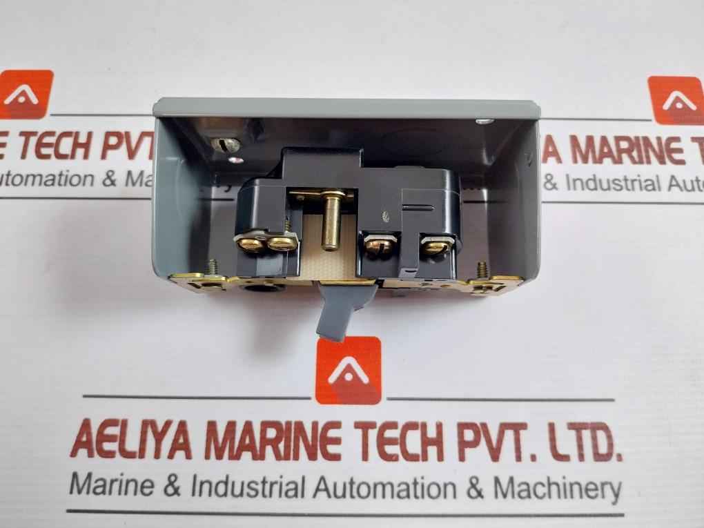 Allen-bradley 600-tax5 Manual Starting Toggle Switch