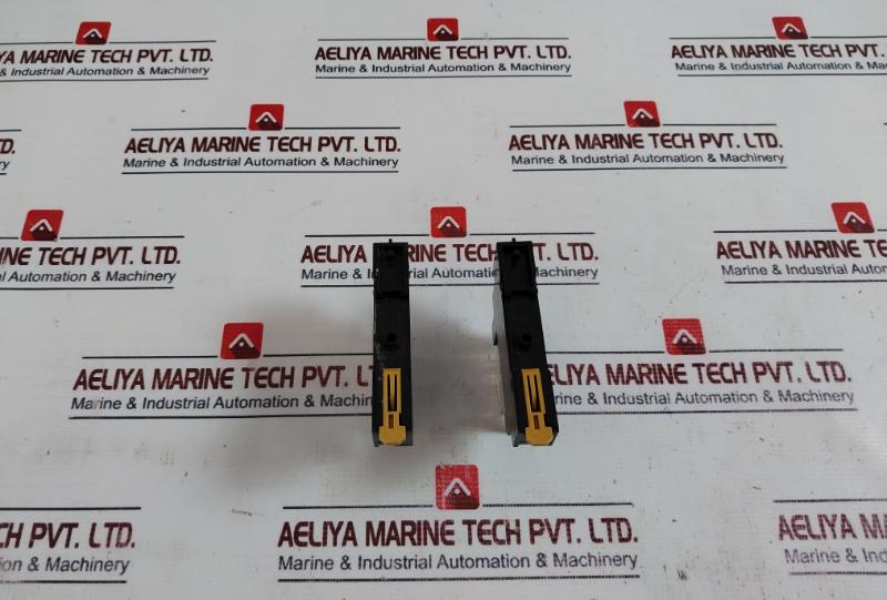 Lot of 5X ALLEN-BRADLEY 700-HK32Z24-4 Relay with Socket 700-HN122