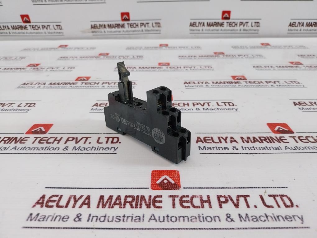 Lot of 6X ALLEN-BRADLEY 700-HN122 Relay Socket 5A 250V AC Ser A