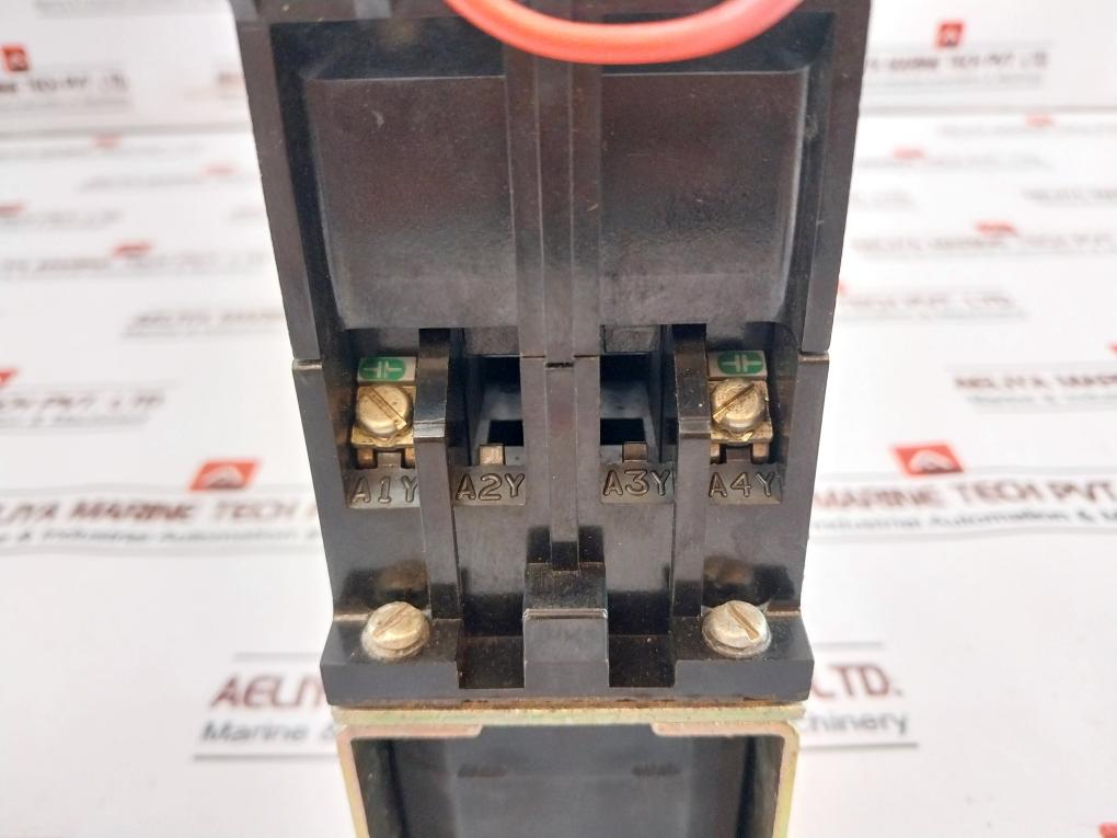 Allen-bradley 700Dc-p200Z1 Ser: A Dc Relay With Mechanical Latch Unit