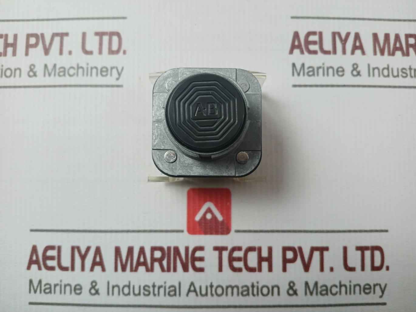 Allen-bradley 800T-a2A2 Push Button Flush Head Black 800Vac