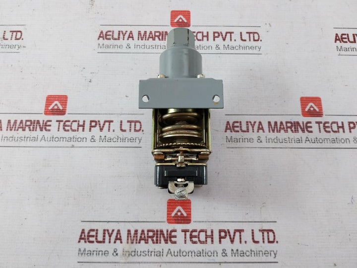 Allen-bradley 836-c4 Pressure Control 24-600V 125Va 125-250V 175Psi / 12.1 Bar