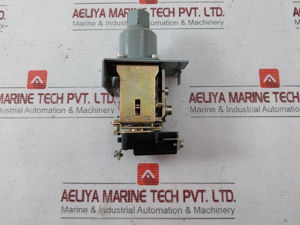 Allen-bradley 836-c4 Pressure Control 24-600V 125Va 125-250V 175Psi / 12.1 Bar