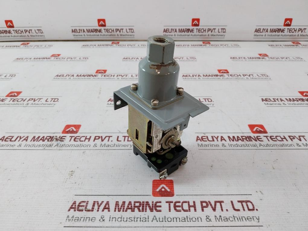 Allen-bradley 836-c4 Pressure Control 24-600V 125Va 125-250V 175Psi / 12.1 Bar
