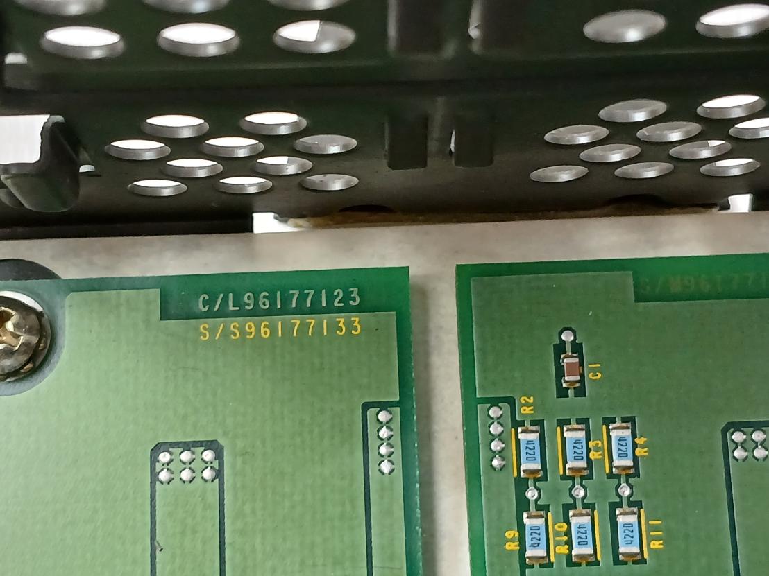 Allen-bradley 961770 Plc Rack Base X1746-a7 B J01 02A01