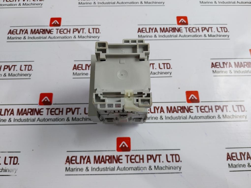 Allen Bradley 100-c55e*00 Main Poles Contactor Iec/en 60947-5-1 Ac-1 690v 10a