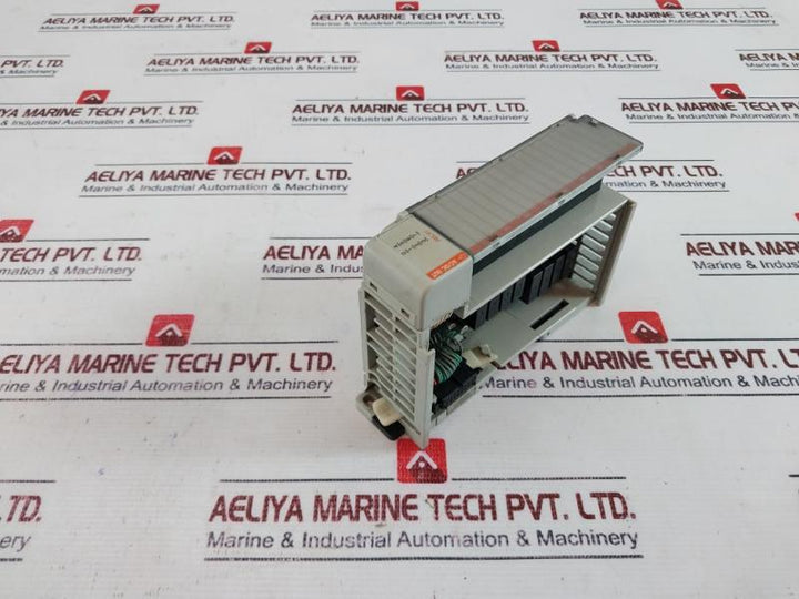 Allen Bradley 1769-ow8 Compact I/O Ab Ac/Dc Relay Output Module