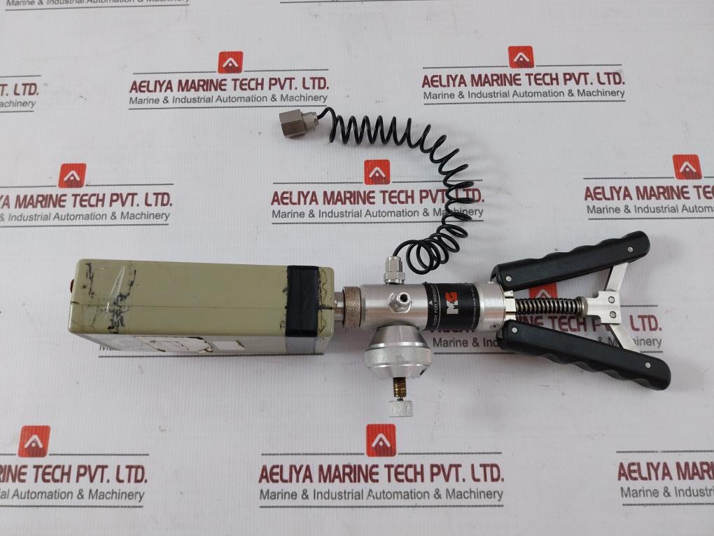 Ametek Marine Pressure Calibrator 15 Bar/200 Psi