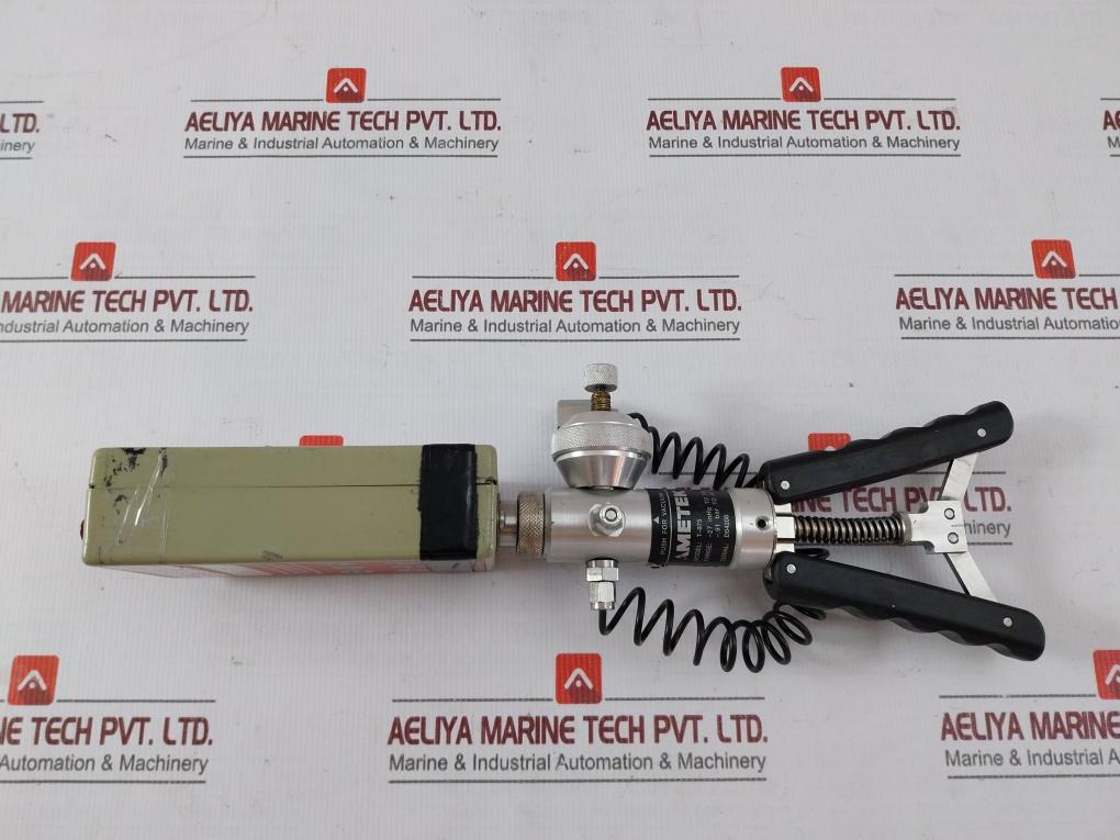 Ametek Marine Pressure Calibrator 15 Bar/200 Psi