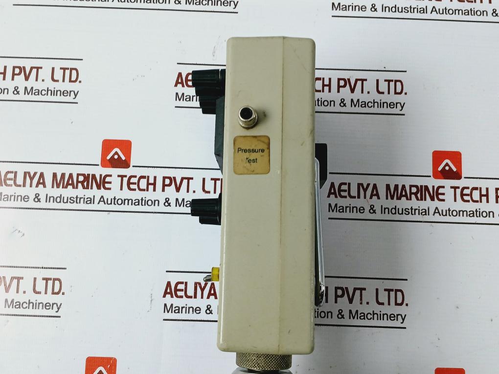 Ametek T-975 Pneumatic Pressure Pump W/ Lpc 10 A Iv Digital Gauge Set