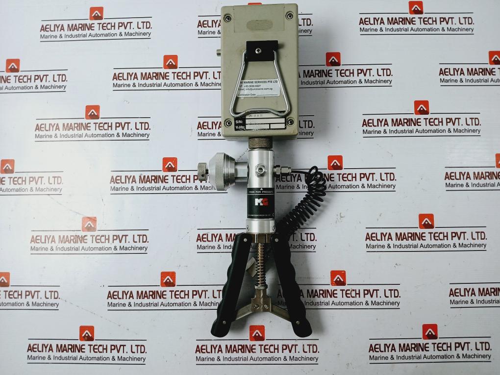 Ametek T-975 Pneumatic Pressure Pump W/ Lpc 10 A Iv Digital Gauge Set