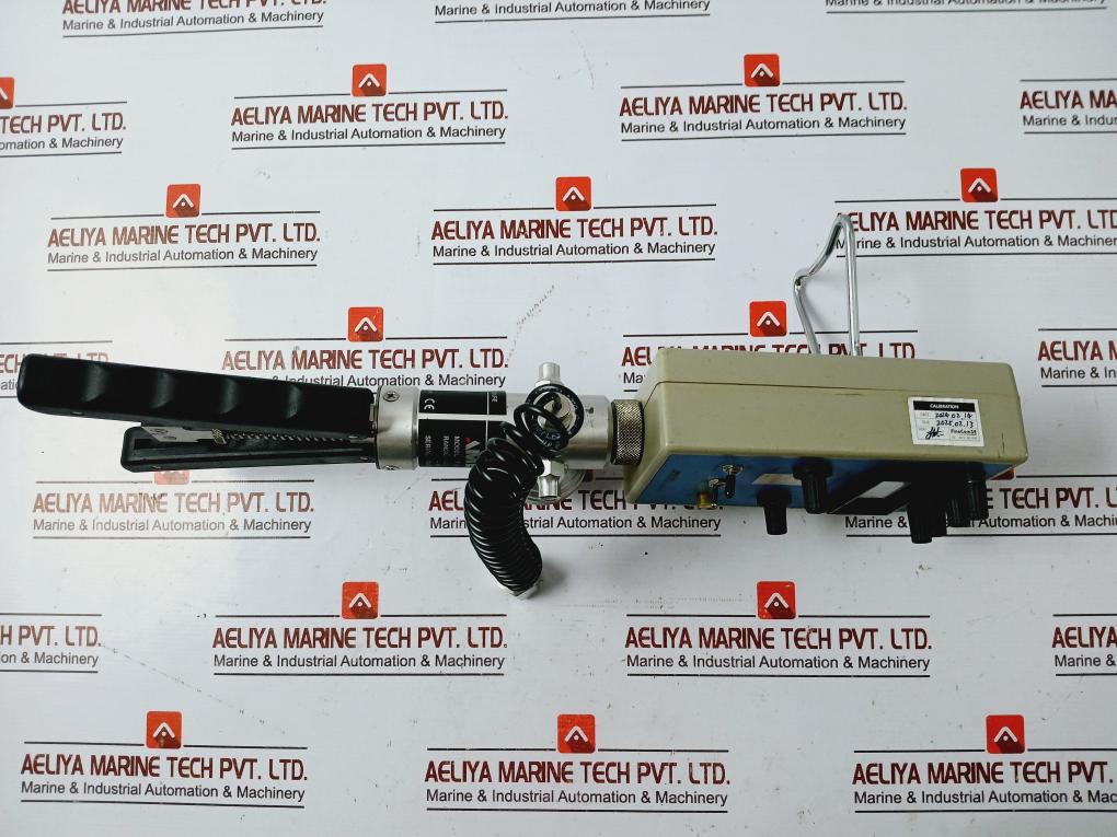 Ametek T-975 Pneumatic Pressure Pump W/ Lpc 10 A Iv Digital Gauge Set