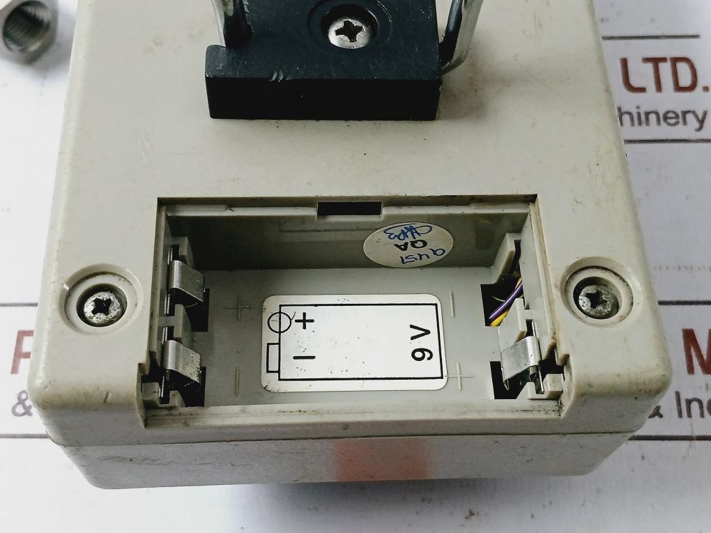 Ametek T-975 Pneumatic Pressure Pump W/ Lpc 10 A Iv Digital Gauge Set