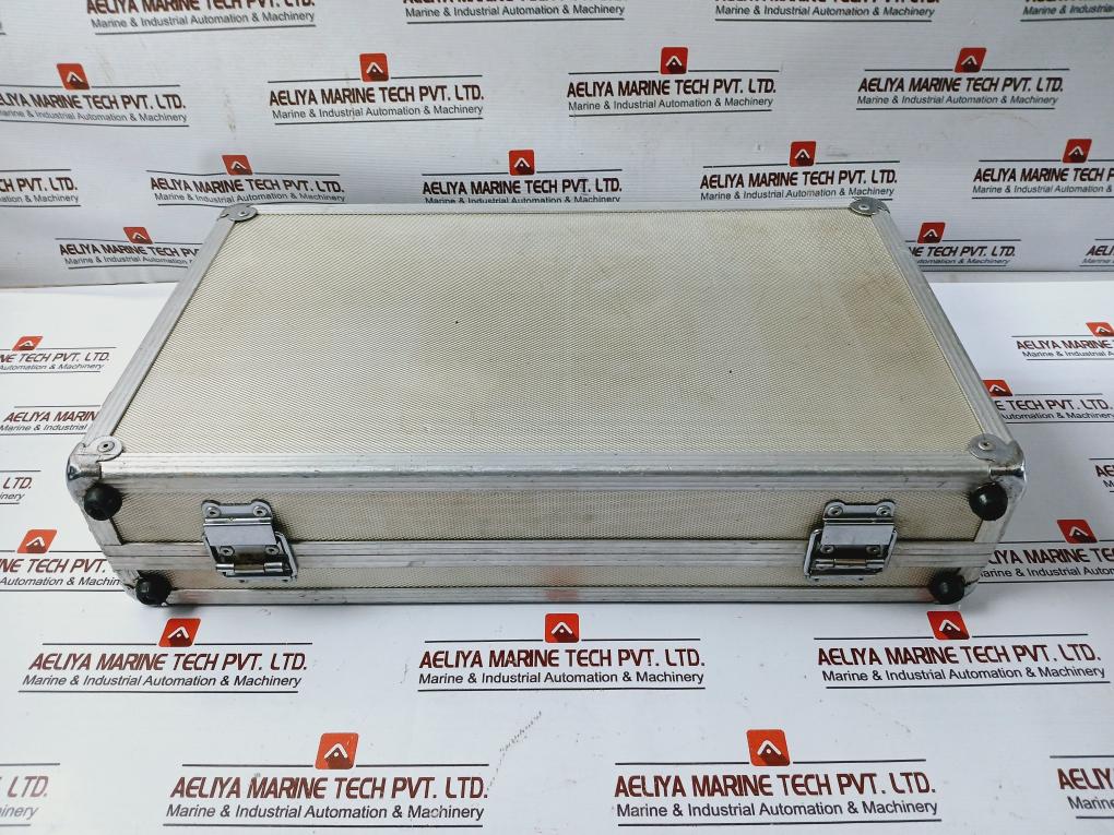 Ametek T-975 Pneumatic Pressure Pump W/ Lpc 10 A Iv Digital Gauge Set