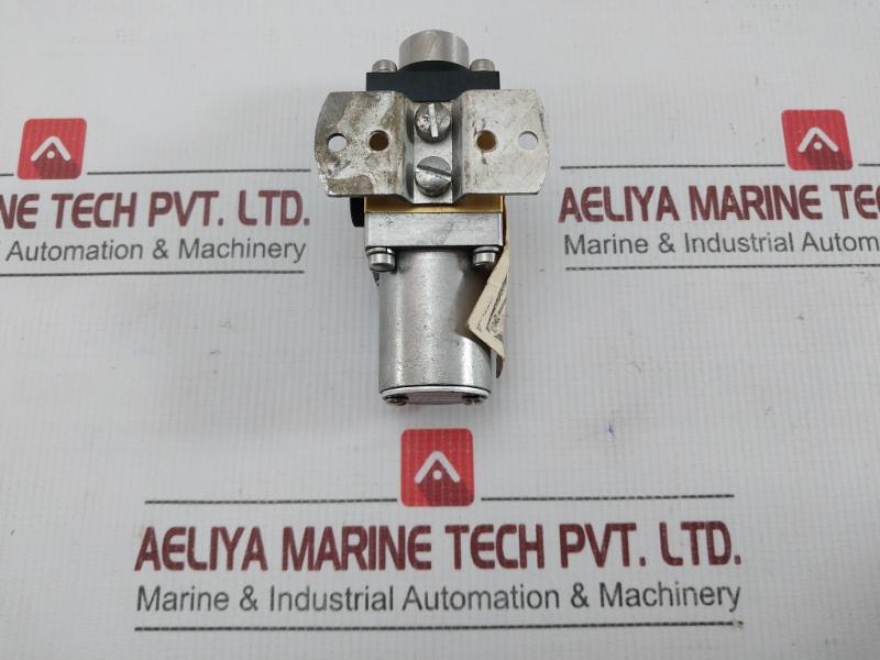 Ccb4447 Pressure Sensor 3-way 70 Psi Amot Control